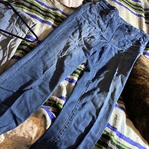 Chicos pull on jeggings size 1.5R boot cut. Distressed denim, 3 pockets